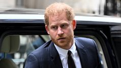 Příjezd vévody ze Sussexu do budovy Vrchního soudu Rolls v Londýně