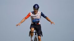 Michael Woods slaví výhru v 9. etapě Tour de France