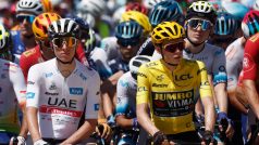 Cyklisté na Tour de France v čele s Pogačarem a Vingegaardem