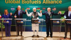 Představitelé zemí G7. Zleva italská premiérka Giorgia Meloniová, prezident Spojených států amerických Joe Biden, indický premiér Narendra Modi, brazilský prezident Luiz Inacio Lula da Silva a argentinský prezident Alberto Fernandez