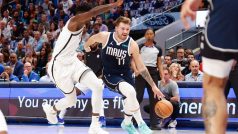 Luka Dončič trefil v posledních třech minutách tři čtyři trojky