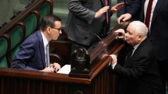 Vůdce strany Právo a spravedlnost Jaroslaw Kaczynski a polský premiér Mateusz Morawiecki