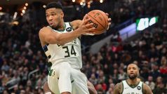 Janis Adetokunbo nastřílel ve středečním utkání NBA 64 bodů do koše Indiany a stanovil nový klubový rekord Milwaukee Bucks