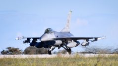 Dánsko, Nizozemsko, Belgie či Norsko slíbily letos dodat Ukrajině přes čtyři desítky letounů F-16