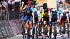 Čtvrtou etapu Gira d&#039;Italia vyhrál po hromadném spurtu italský cyklista Jonathan Milan