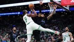 Basketbalisté Bostonu na úvod finálové série NBA přehráli doma Dallas jednoznačně 107:89 a potvrdili tak roli favorita