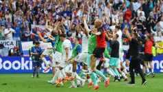 Slovenští fotbalisté slaví vítězství 1:0 nad Belgií