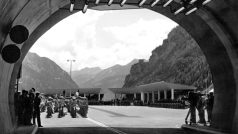 Slavnostní otevření tunelu v roce 1965