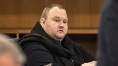 Německý technologický podnikatel Kim Dotcom během soudního slyšení v Aucklandu na Novém Zélandu (archivní foto, 2015)