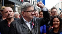 Jean-Luc Mélenchon, předseda francouzské krajně levicové opoziční strany La France Insoumise, se účastní demonstrace proti volbě Michela Barniera na post francouzského premiéra