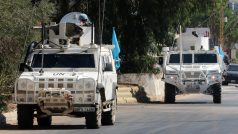 Vozidla mírových sil OSN (UNIFIL) v Marjayounu u hranic s Izraelem na jihu Libanonu (fotografie z 9. srpna 2024)