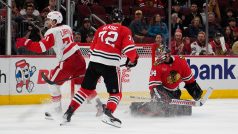 Brankář Petr Mrázek nezastavil v hokejové NHL střelce Detroitu a jeho Chicago po dvou předchozích výhrách na domácím kluzišti prohrálo 1:4