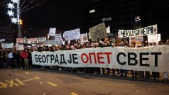 Slogan „Bělehrad je opět svět,“ který je reference na slogan „Bělehrad je svět“ z protestů v devadesátých letech