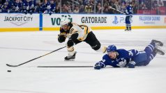 David Pastrňák v duelu NHL proti Torontu dvakrát skóroval, ale porážku Bruins 4:6 neodvrátil