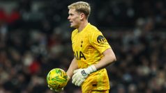 Český brankář Antonín Kinský v dresu Tottenhamu Hotspur