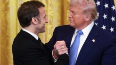 Americký prezident Donald Trump a francouzský prezident Emmanuel Macron v den tiskové konference v Bílém domě ve Washingtonu, 24. února 2025