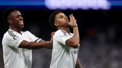 Loňský vítěz fotbalové Ligy mistrů Real Madrid vstoupil do osmifinále výhrou 2:1 v derby s Atléticem