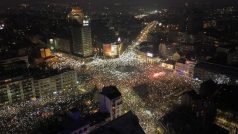 Protestu se podle organizace Arhiv javnih skupova mohlo zúčastnit přes 300 tisíc lidí