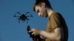 Ukrajinští piloti dronů testují a připravují dron Vampire pro obranu Charkova