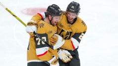 Brett Howden a Tanner Pearson slaví proti Edmontonu