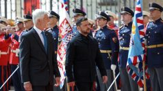 Český prezident Petr Pavel s manželkou Evou Pavlovou se setkávají s ukrajinským prezidentem Volodymyrem Zelenským a jeho manželkou Olenou Zelenskou na Pražském hradě v Praze 4. května 2025