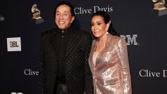 Soulový zpěvák Smokey Robinson se svou manželkou Francis Gladneyovou