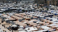 Palestinci vysídlení izraelskou vojenskou ofenzívou se ubytovali ve stanech