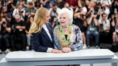 Scarlett Johanssonová a June Squibbová na filmovém festivalu v Cannes