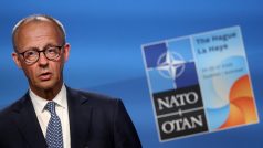 Německý kancléř Friedrich Merz hovoří během tiskové konference na summitu NATO v nizozemském Haagu 25. června 2025