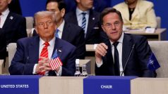 Donald Trump a Mark Rutte na summitu NATO v Haagu
