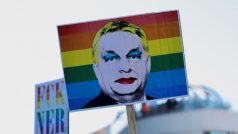 V Budapešti navzdory zákazu začal pochod hrdosti, dorazily desítky tisíc lidí