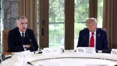 Americký prezident Donald Trump a kanadský premiér Mark Carney na summitu zemí G7, který se konal v červnu 2025 v Kananaskisu v Kanadě