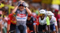Jasper Philipsen ovládl sprinterský dojezd první etapy Tour de France