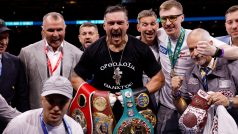 Ukrajinský boxer Oleksandr Usyk je podruhé absolutním mistrem svět v těžké váze