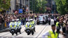 Smuteční průvod v Osbournově rodném městě Birmingham začal ve 13.00