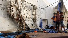 Následky výbuchu střely, která zabila novináře v Pásmu Gazy
