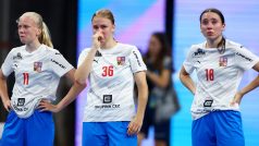 Zklamané florbalistky po prohře se Švýcarskem