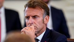 Francouzský prezident Emmanuel Macron na schůzce s americkým prezidentem Donaldem Trumpem, ukrajinským prezidentem Volodymyrem Zelenským a evropskými lídry v rámci jednání o ukončení ruské války na Ukrajině v Bílém domě