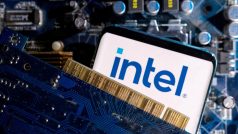 Vedení amerického výrobce čipů Intel souhlasilo, že poskytne vládě Spojených států desetiprocentní podíl v podniku