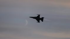 Letoun F-16, který havaroval při nácviku letecké přehlídky v Polsku