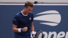 Jiří Lehečka si ve 3. kole US Open poradil s Raphaelem Collignonem poradil ve třech setech