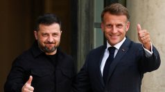 Volodymyr Zelenskyj a Emmanuel Macron v Paříži