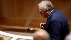 Končící francouzský premiér Francois Bayrou před hlasováním o nedůvěře ve vládu (8. září 2025)