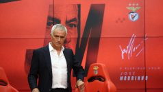 José Mourinho na tiskové konferenci jako nový trenér Benficy