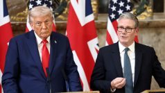 Americký prezident Donald Trump a britský premiér Keir Starmer pořádají tiskovou konferenci po svém setkání v Chequers poblíž Aylesbury ve Velké Británii, 18. září 2025