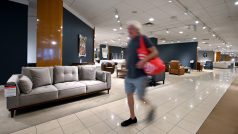 Americký prezident Donald Trump nařídil nová cla na dřevěné výrobky, včetně cla na dřevěný nábytek (ilustrační foto)