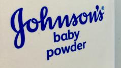 J&amp;J má zaplatit 4,69 miliardy dolarů ženám s rakovinou vaječníků.