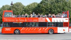 Vyhlídkový autobus v Paříži