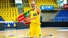 Herec Ivan Trojan v dresu BK Opava