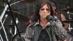 Zpěvák Alice Cooper během koncertu v Kanadě